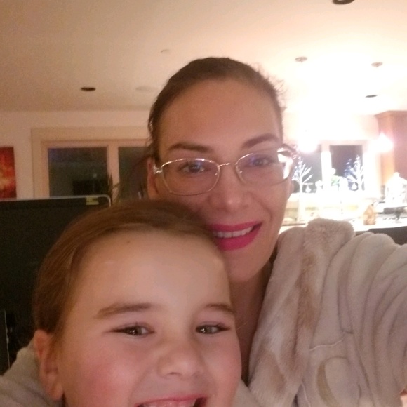 Meet your Posher, Carolyn - Picture 1 of 1